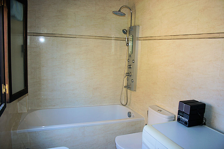Chalet independiente en venta en Rincón de la Victoria